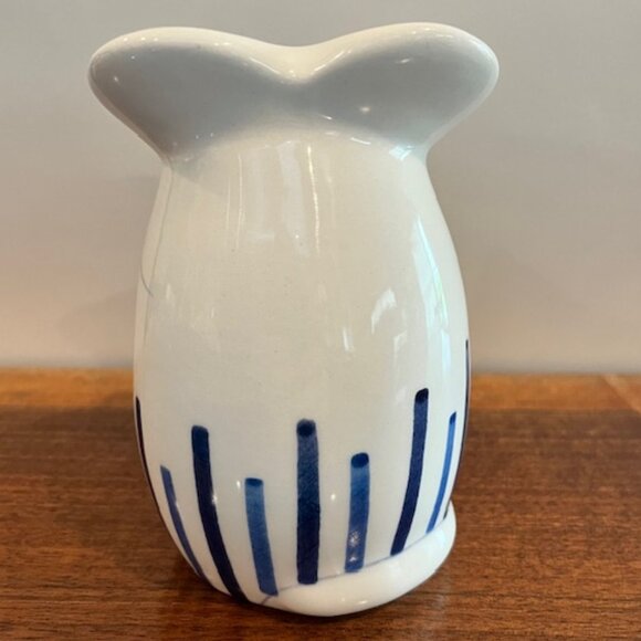 Laurie Gates Hand Painted Ceramic Mouse Holding Apple Cheese Shaker - Picture 4 of 8